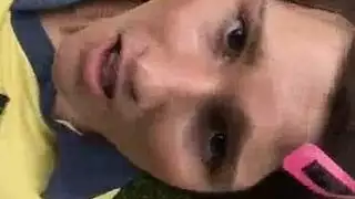تعري الشيميل يؤدي إلى جنس جماعي