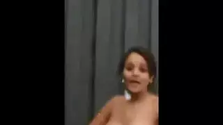 جنس على القمر الصناعي القبرصي: مضبوط على كل قنوات الإباحية