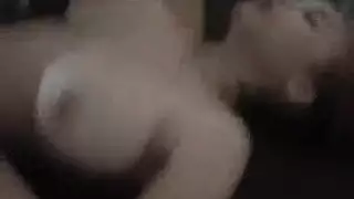 رجال يتوسلون لتذوق مؤخرتها