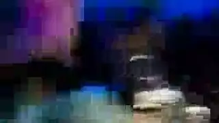 امرأة بيضاء بمؤخرة كبيرة وثدي ضخم تمت ممارسة الجنس معها بعنف