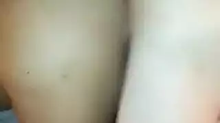 جمال أسمر يتعرض لجنس وجهاً ويُغطى بالسائل المنوي