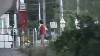 فاتنة قرنية يستمني على شرفة عامة