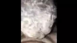 امرأة ناضجة تتحدث بكلام فاحش تتوسل للحصول على لسانك