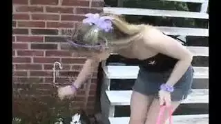 كس وخصيتا متحولة ضيقة تمت مداعبتهما بخشونة