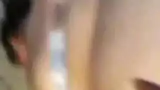 فتاة تتصنت وتسجل شريط جنسي بري لوالديها الأجنبي