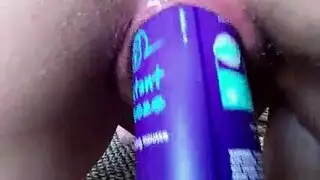تتصرف بخجل لكنها تتوق للقضيب