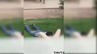 حامل صغيرة تأخذ زبور كبيرة – جنس جماعي خشن