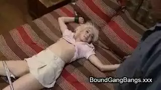 تدليك يدوي عميق لكسها الحليق