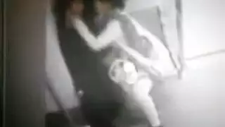 رغبة محرمة: شغف أنثى ناضجة مع ذكر أصغر