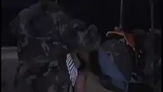 إباحية عنيفة خارجية: جنس في حقل عنب مع فتاة ممتلئة الصدر