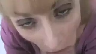 أثداء سعاد الكبيرة وفرجها المبلل في الحركة
