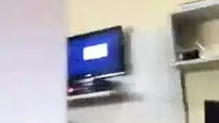 سمراء مع لمسات حمراء في فيلم إباحي قاسٍ