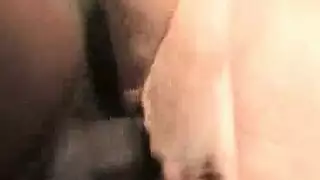 ممثلات هنديات يتحدثن بكلام جنسي مدبلج للإنجليزية