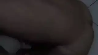 دوافع حيوانية: رجل يمارس الجنس مع دجاجة في فيديو إباحي