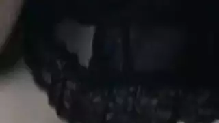 فتاة عربية مثيرة تأخذ سائل مني متعدد