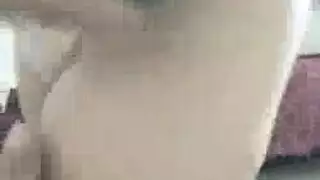 ضعف المتعة: نيكول وكارلا تتناوبان على قضيب جارهم