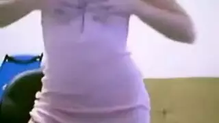 هولي هالستون كمراهقة وقحة في مشهد إباحي خام
