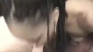 تبتلع كل بوصة من ذلك العمود الأسود السميك