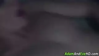 فتاة شقراء تأخذ قضيبًا ضخمًا داخلها