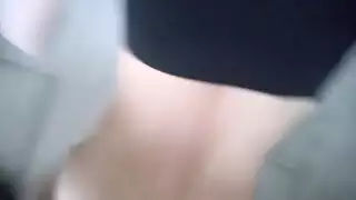 اثنين من العاهرات نحيفات الخصر تمارس الجنس الصعب في الخارج