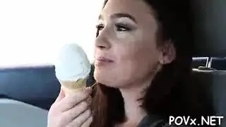 تونسية تمص زب في سيارة