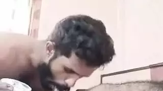 الرجل المتزوج يعطي تيتجر قبل الحصول على herm التناسلية النسوية