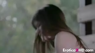 جنس على الكرسي: أليسون مور كبيرة الصدر تنكح ثدييها الكبيرين من الخلف