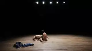 مشهد سحاقي إكس إكس إكس: مهبل مدفأ بالنار يتم لحسه
