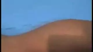 المدير يستعير الجنس لإرضاء موظفيه المتطلبين