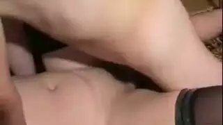روسية مغرية ذات أثداء ضخمة تعطي مص عميق وتنتهي بقذف على الوجه