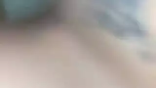 العاهرة المراهقة كاتالينا تدخن وتبلع المني